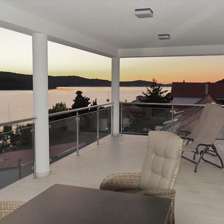 Villa Pina Тисно Екстериор снимка