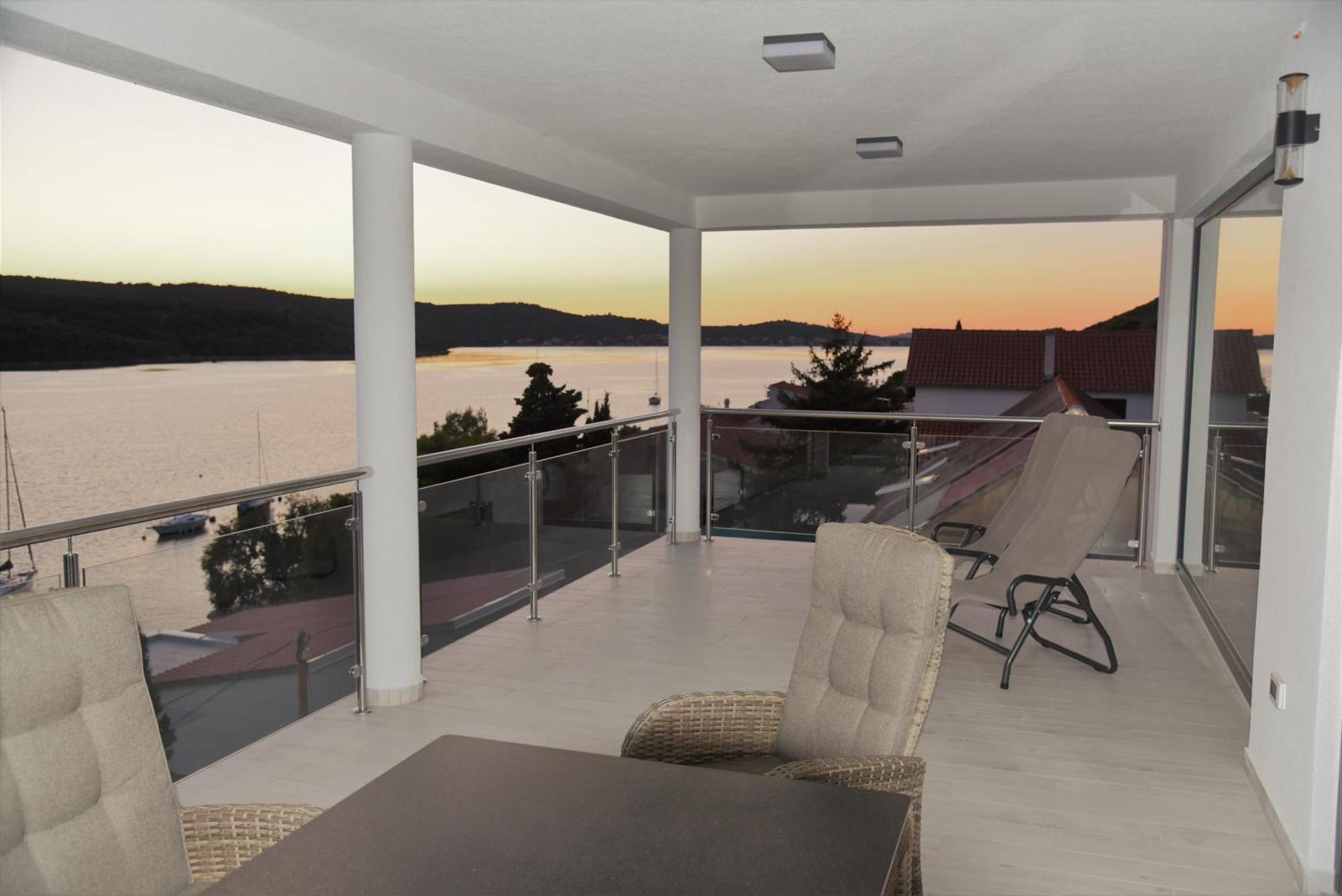 Villa Pina Тисно Екстериор снимка