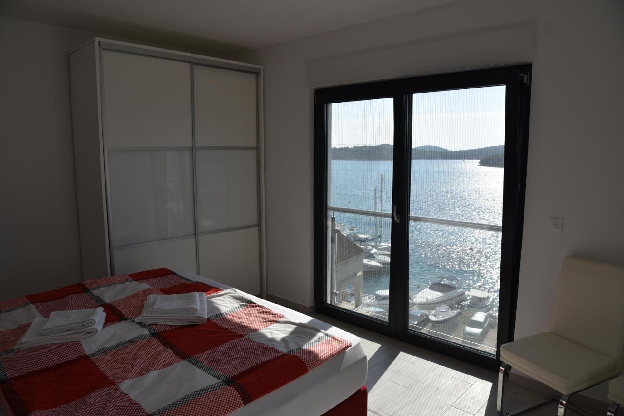 Villa Pina Тисно Екстериор снимка
