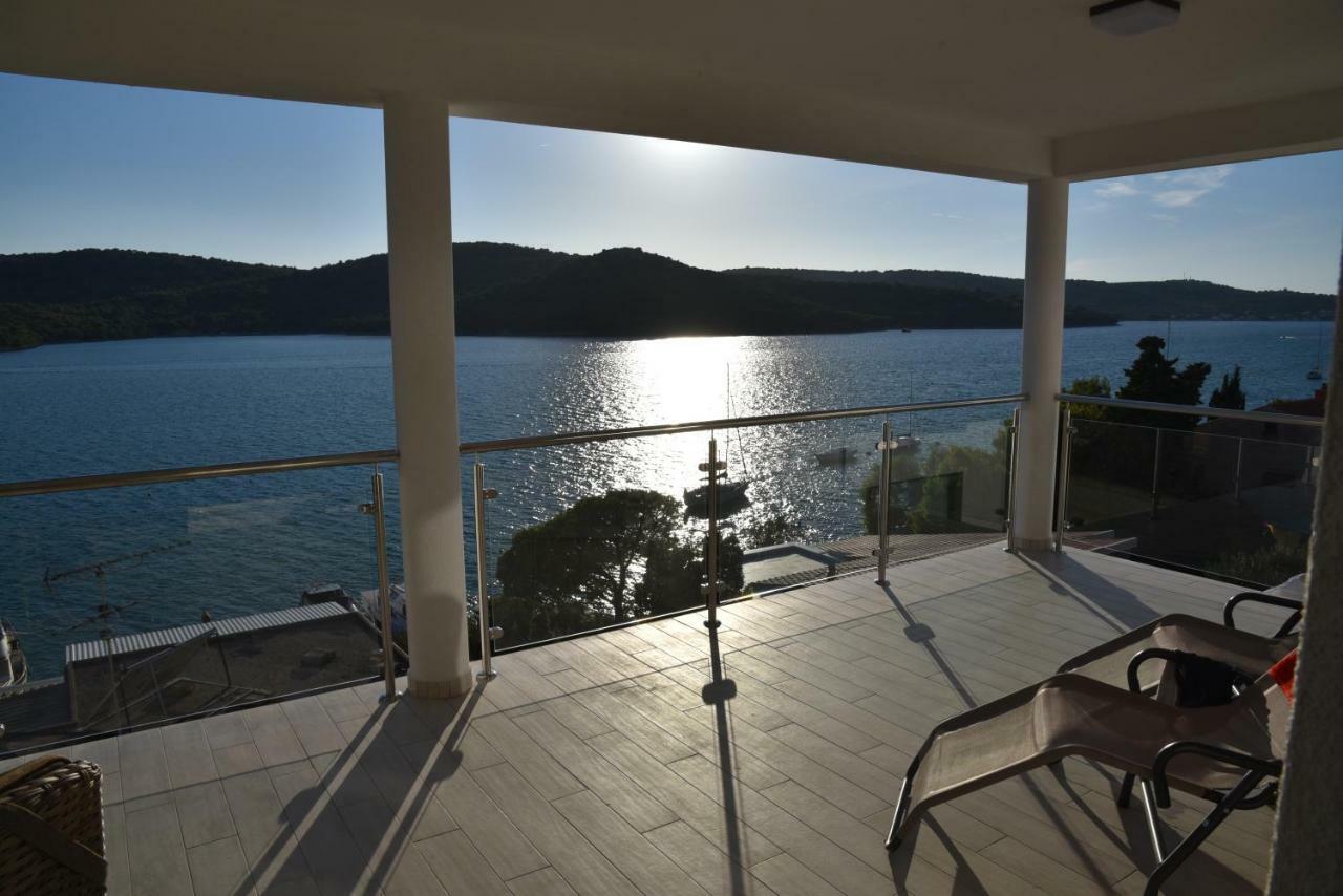 Villa Pina Тисно Екстериор снимка