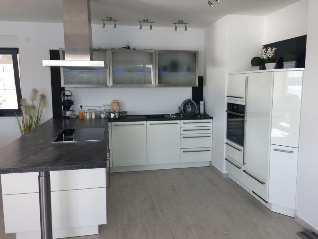 Villa Pina Тисно Екстериор снимка
