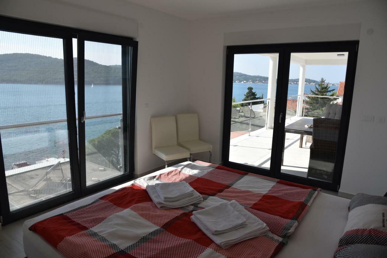 Villa Pina Тисно Екстериор снимка