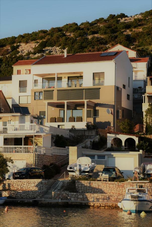 Villa Pina Тисно Екстериор снимка