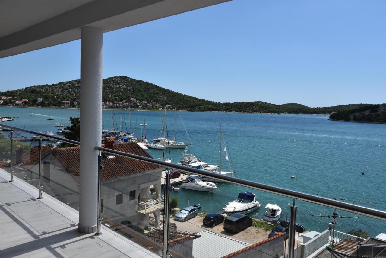 Villa Pina Тисно Екстериор снимка